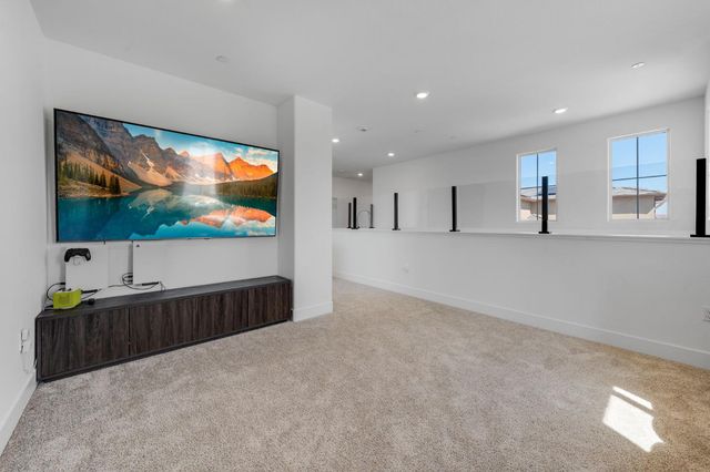 5080 Marshmallow Dr, Roseville, CA 95747