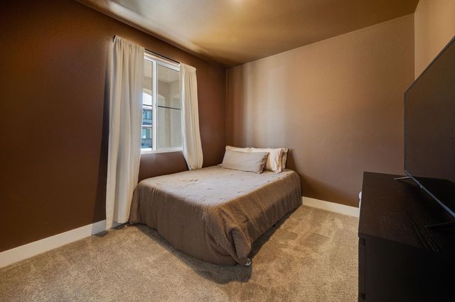 5080 Marshmallow Dr, Roseville, CA 95747