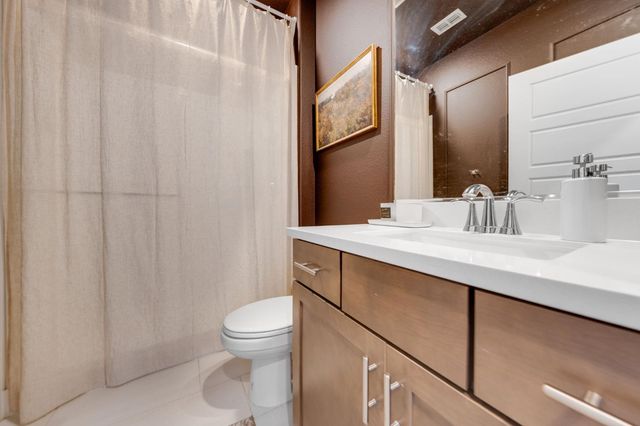 5080 Marshmallow Dr, Roseville, CA 95747