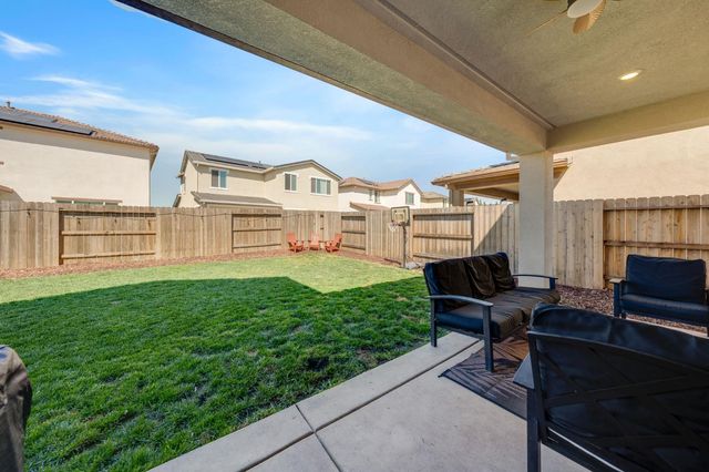 5080 Marshmallow Dr, Roseville, CA 95747