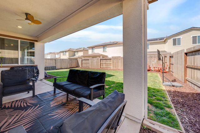 5080 Marshmallow Dr, Roseville, CA 95747