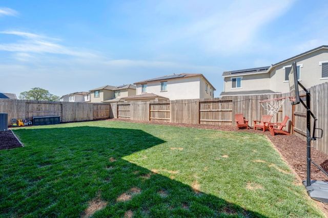 5080 Marshmallow Dr, Roseville, CA 95747