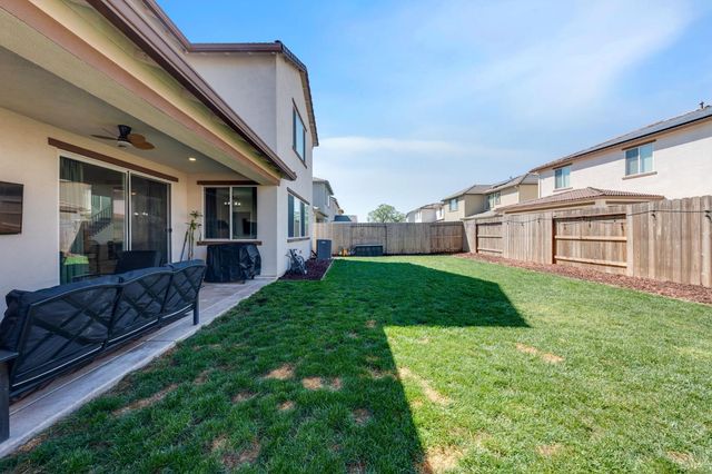 5080 Marshmallow Dr, Roseville, CA 95747