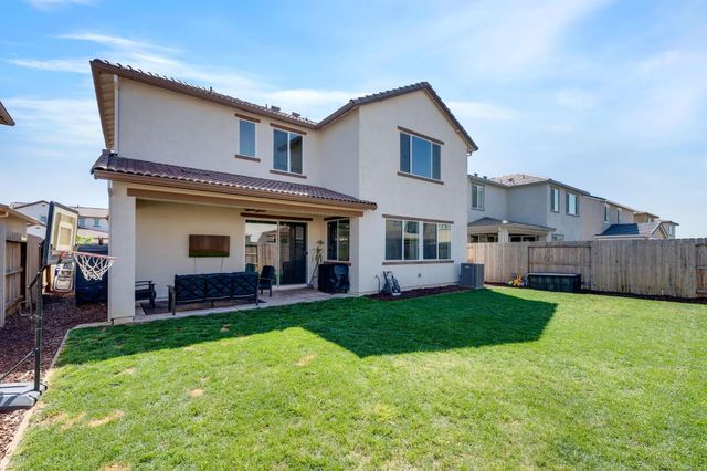 5080 Marshmallow Dr, Roseville, CA 95747