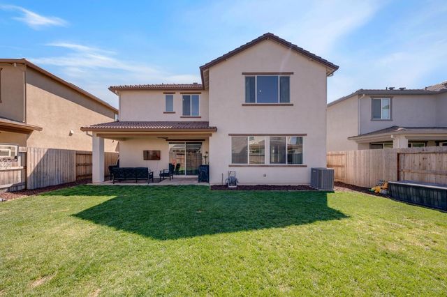 5080 Marshmallow Dr, Roseville, CA 95747