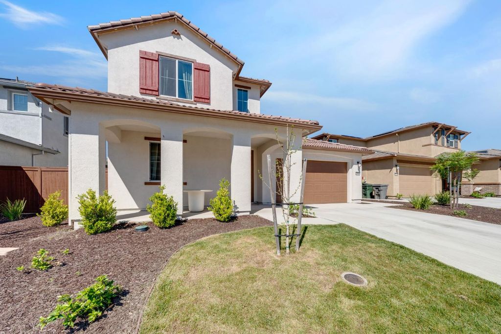 5080 Marshmallow Dr, Roseville, CA 95747