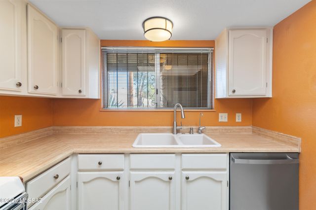 6339 N Orange Tree Drive, Tucson, AZ 85704