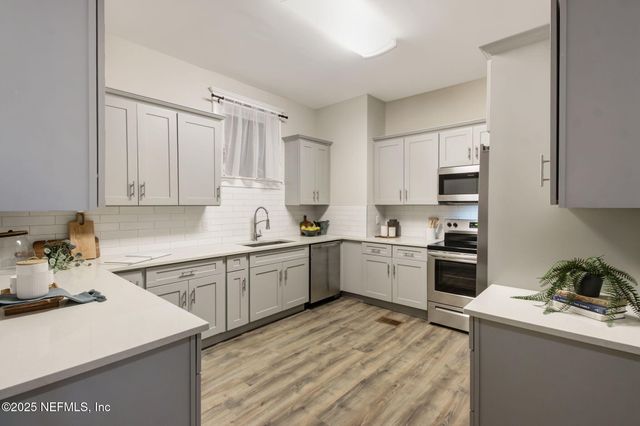 422 E 3RD Street, Jacksonville, FL 32206