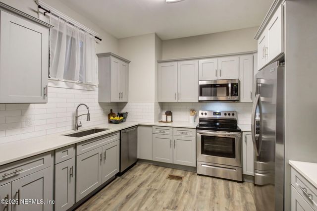 422 E 3RD Street, Jacksonville, FL 32206