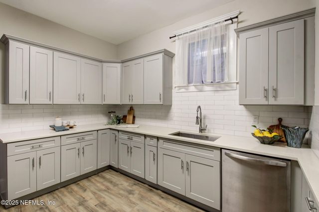 422 E 3RD Street, Jacksonville, FL 32206