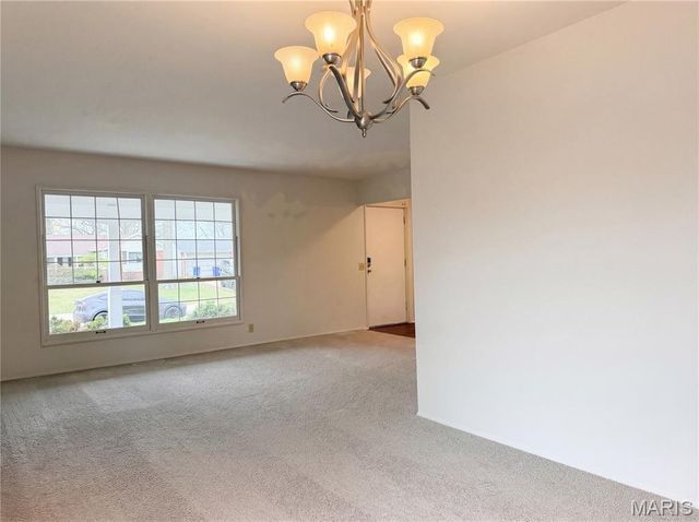 2940 Dover Drive, Florissant, MO 63033