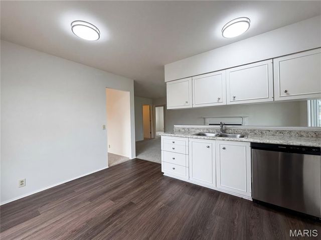 2940 Dover Drive, Florissant, MO 63033