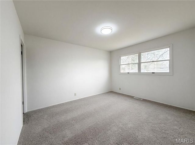 2940 Dover Drive, Florissant, MO 63033