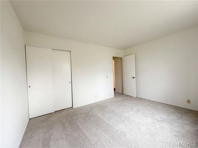 2940 Dover Drive, Florissant, MO 63033