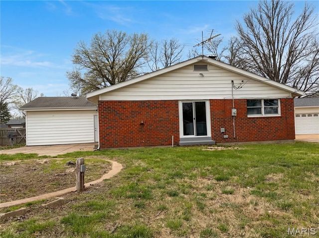 2940 Dover Drive, Florissant, MO 63033