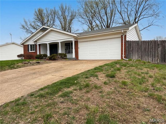 2940 Dover Drive, Florissant, MO 63033