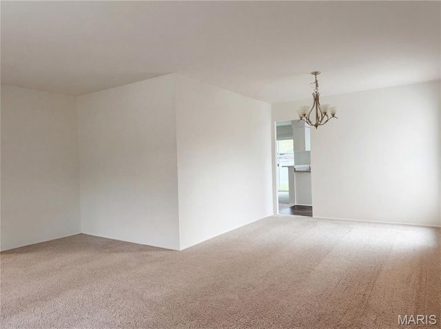 2940 Dover Drive, Florissant, MO 63033