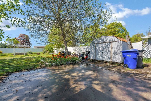 915 N Bowdish Rd, Spokane Valley, WA 99206