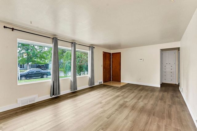 915 N Bowdish Rd, Spokane Valley, WA 99206