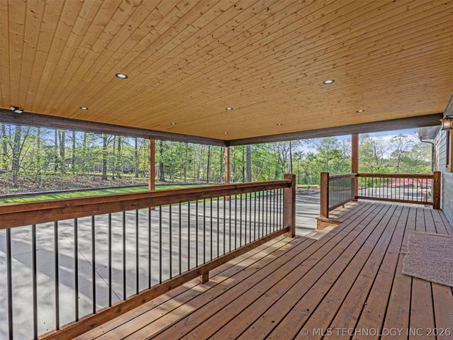 18475 W Lakewood Drive, Park Hill, OK 74451