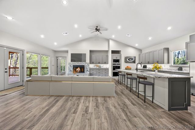 18475 W Lakewood Drive, Park Hill, OK 74451