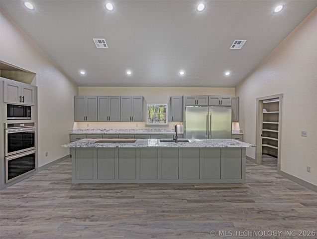 18475 W Lakewood Drive, Park Hill, OK 74451