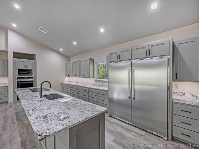 18475 W Lakewood Drive, Park Hill, OK 74451