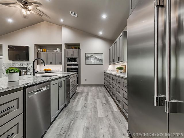 18475 W Lakewood Drive, Park Hill, OK 74451