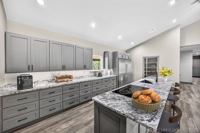 18475 W Lakewood Drive, Park Hill, OK 74451