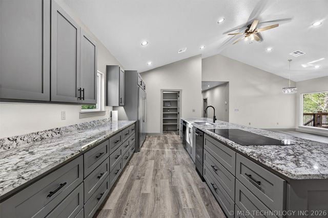 18475 W Lakewood Drive, Park Hill, OK 74451