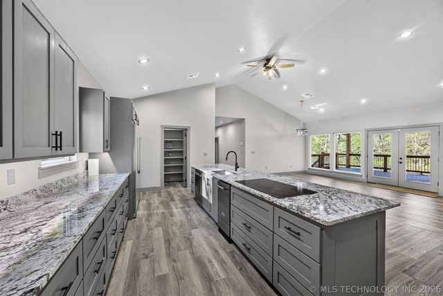 18475 W Lakewood Drive, Park Hill, OK 74451