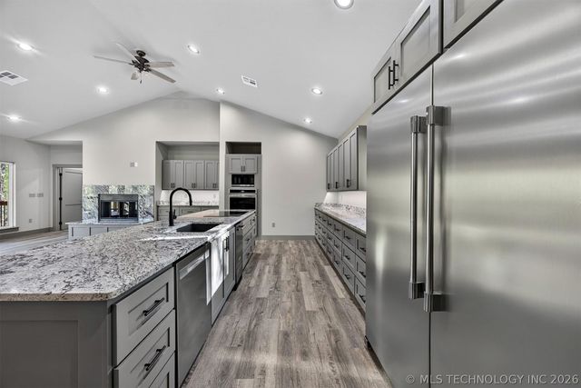 18475 W Lakewood Drive, Park Hill, OK 74451