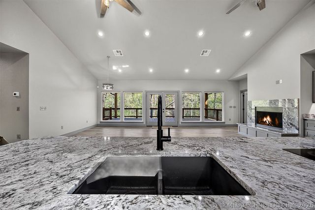 18475 W Lakewood Drive, Park Hill, OK 74451
