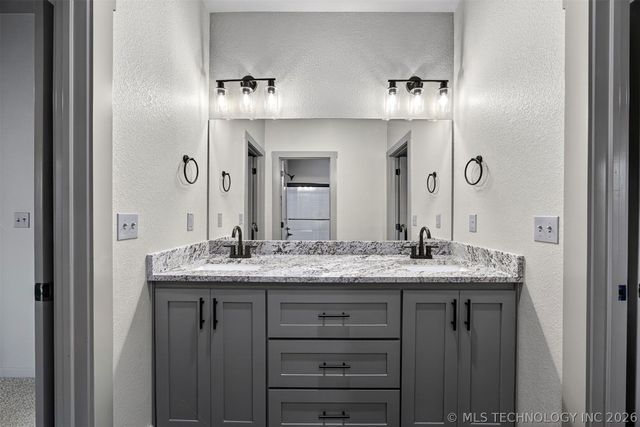 18475 W Lakewood Drive, Park Hill, OK 74451