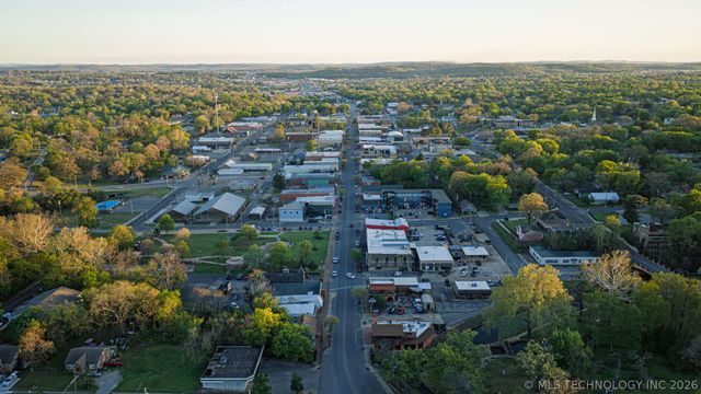18475 W Lakewood Drive, Park Hill, OK 74451