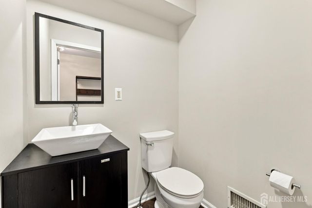 20 Parkside Drive, Spotswood, NJ 08884