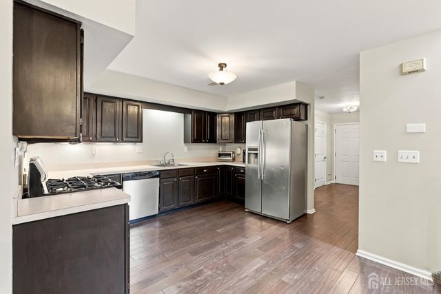 20 Parkside Drive, Spotswood, NJ 08884