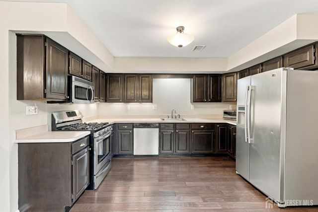 20 Parkside Drive, Spotswood, NJ 08884