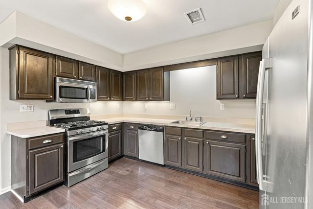 20 Parkside Drive, Spotswood, NJ 08884