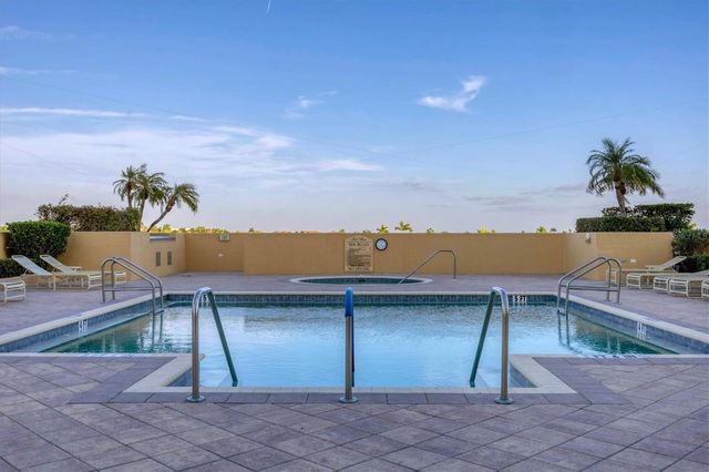 140 RIVIERA DUNES WAY 402, Palmetto, FL 34221