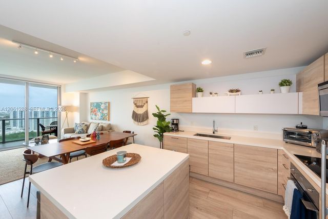16385 Biscayne Blvd 2904, North Miami Beach, FL 33160
