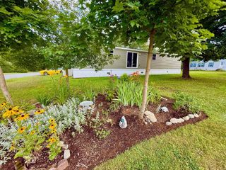 35 Family Circle, Hartland, VT 05048