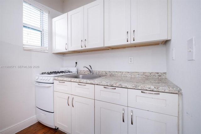 7936 Harding Ave, Miami Beach, FL 33141