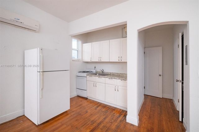 7936 Harding Ave, Miami Beach, FL 33141