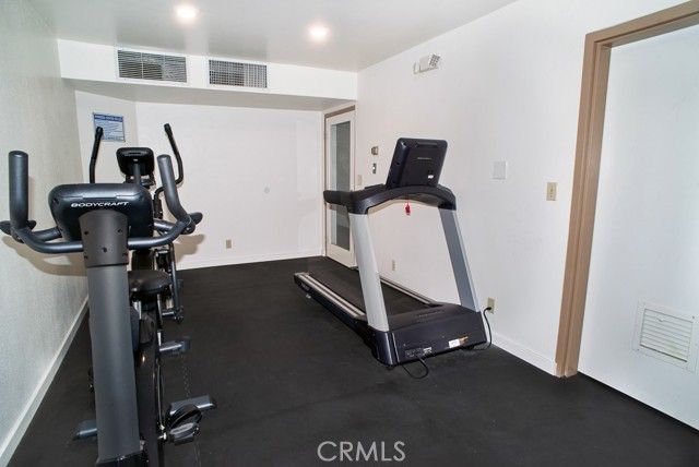 21650 Burbank 115, Woodland Hills (los Angeles), CA 91367