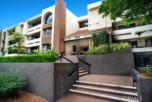 21650 Burbank 115, Woodland Hills (los Angeles), CA 91367