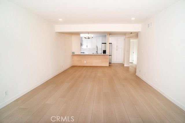 21650 Burbank 115, Woodland Hills (los Angeles), CA 91367