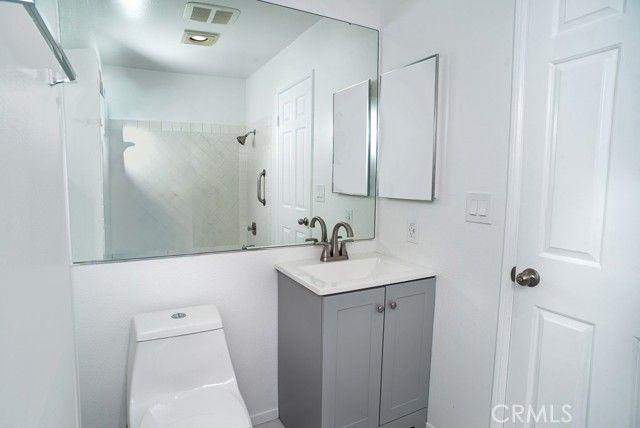 21650 Burbank 115, Woodland Hills (los Angeles), CA 91367