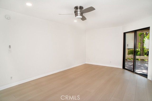 21650 Burbank 115, Woodland Hills (los Angeles), CA 91367