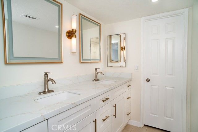 21650 Burbank 115, Woodland Hills (los Angeles), CA 91367